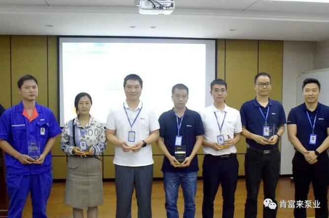 九游官方web站-JiuYou J9(中国)陈迪总经理为突出贡献团队代表颁奖